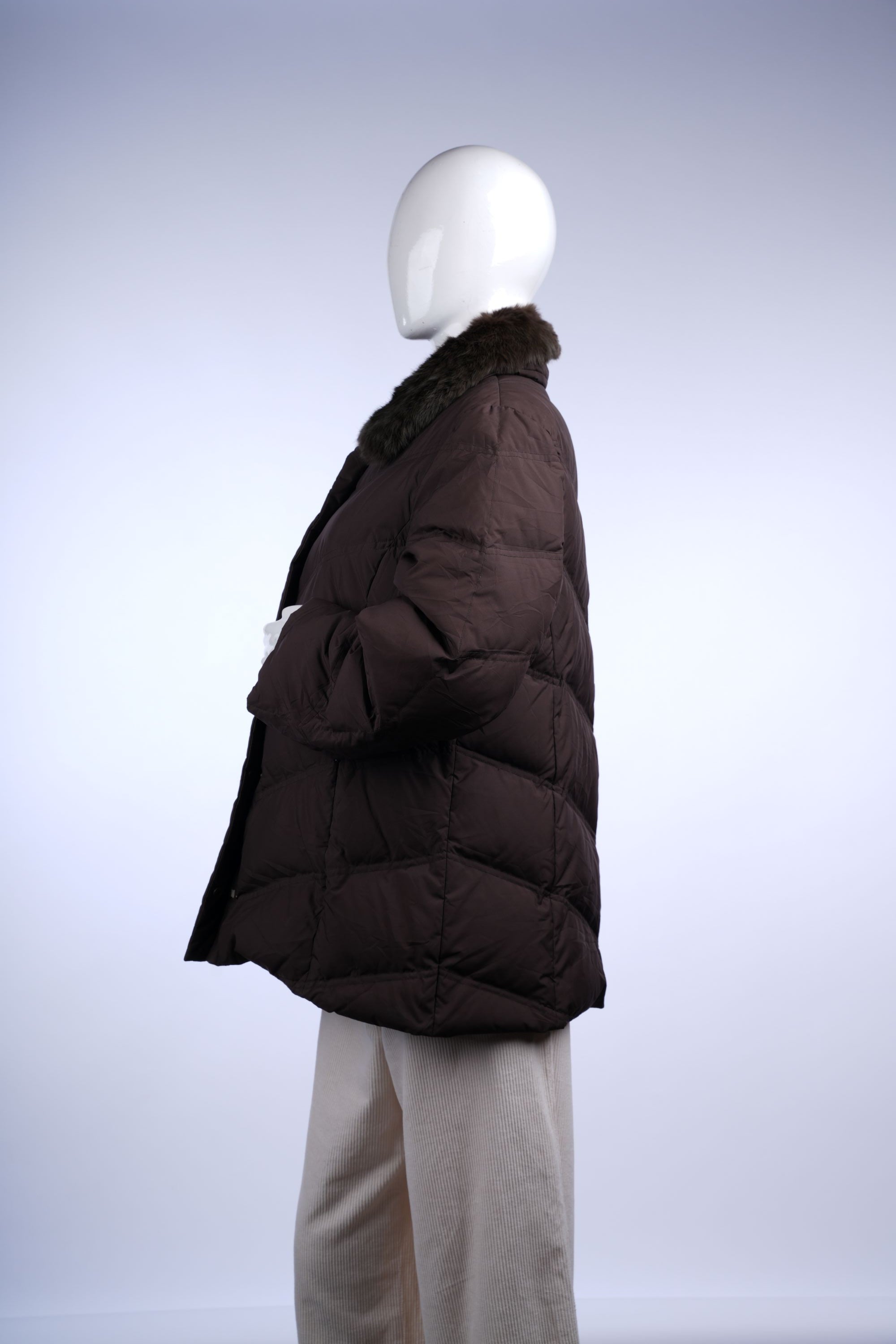 Warm and stylish brown quilted jacket with faux fur collar and full-length zipper, perfect for cold-weather layering.