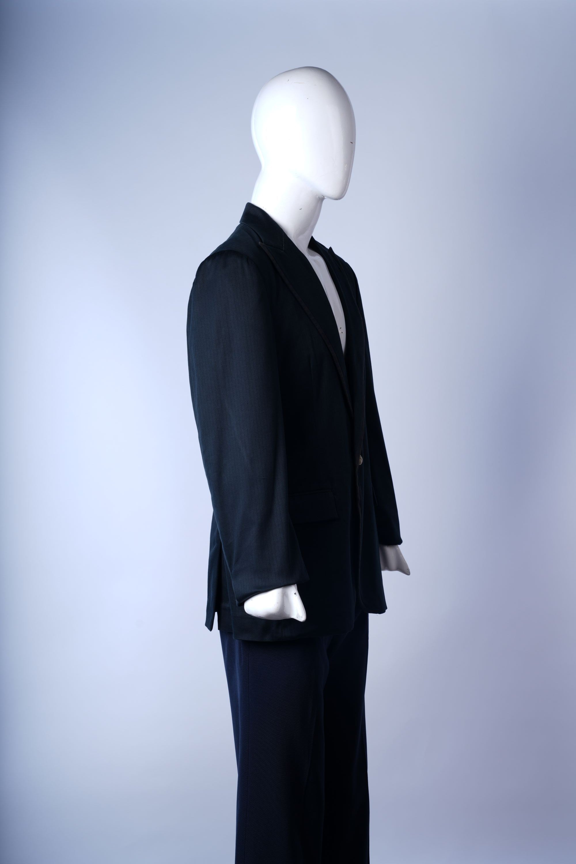 Elegant dark blazer featuring classic notched lapels and flap pockets.