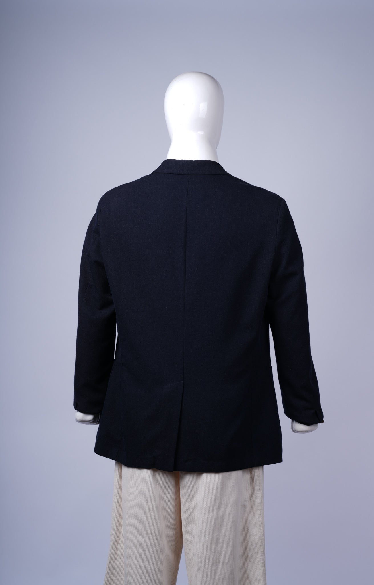 Refined single-breasted blazer perfect for office, events, or professional styling.