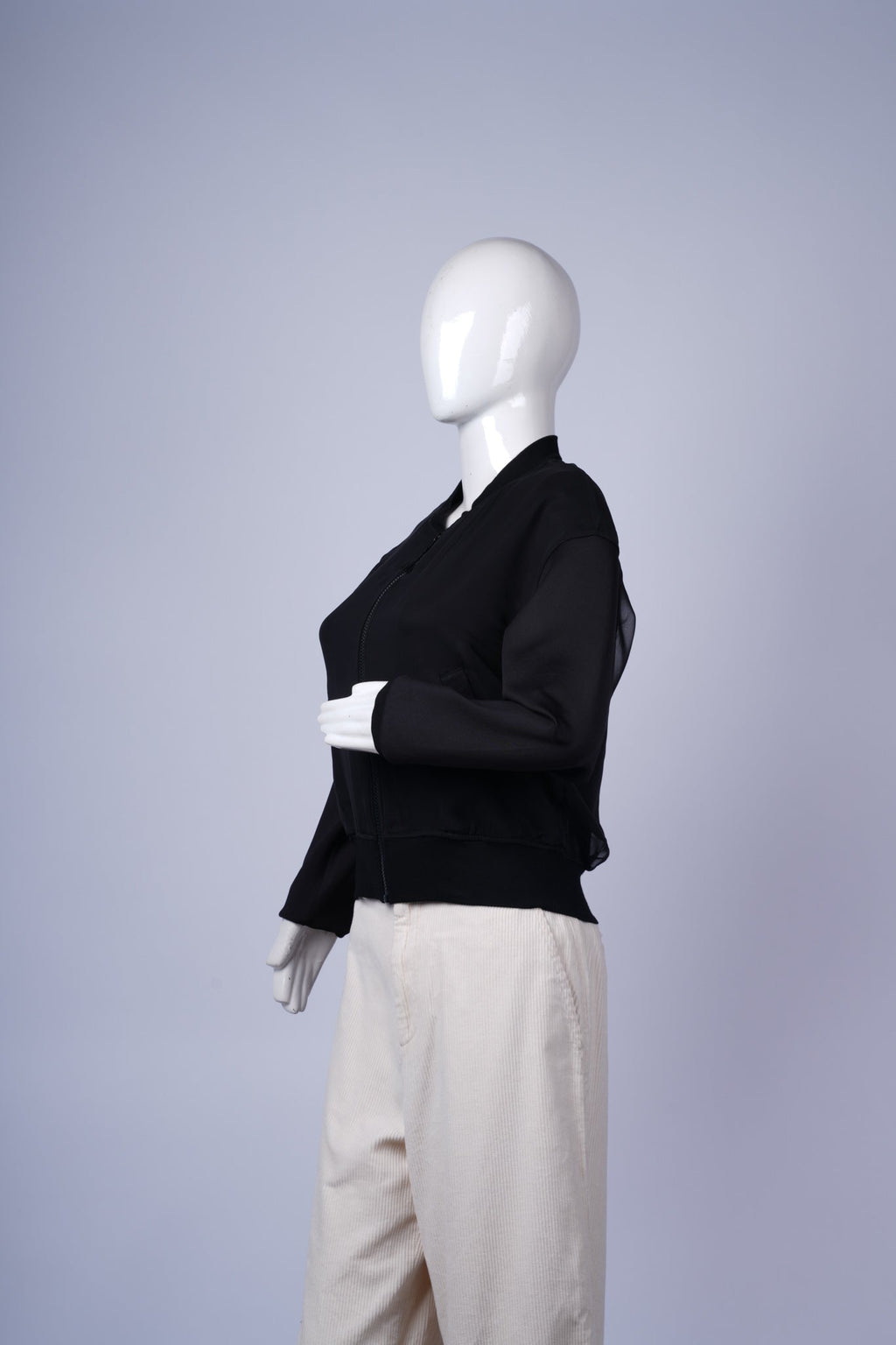 Men?s versatile black bomber jacket featuring ribbed trims and classic silhouette.