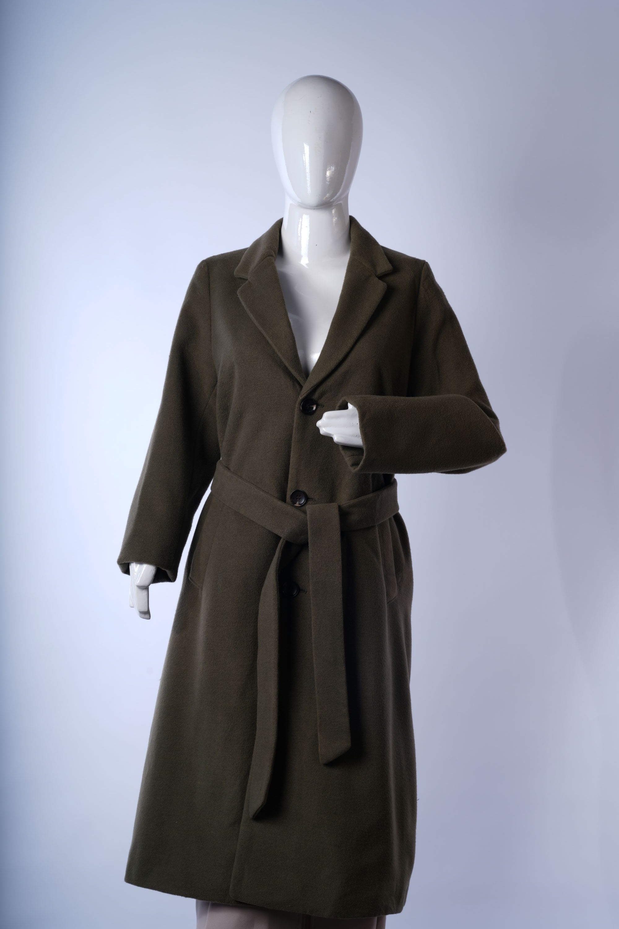 Men?s formal Chesterfield coat in deep green, fully lined for warmth and sophistication.