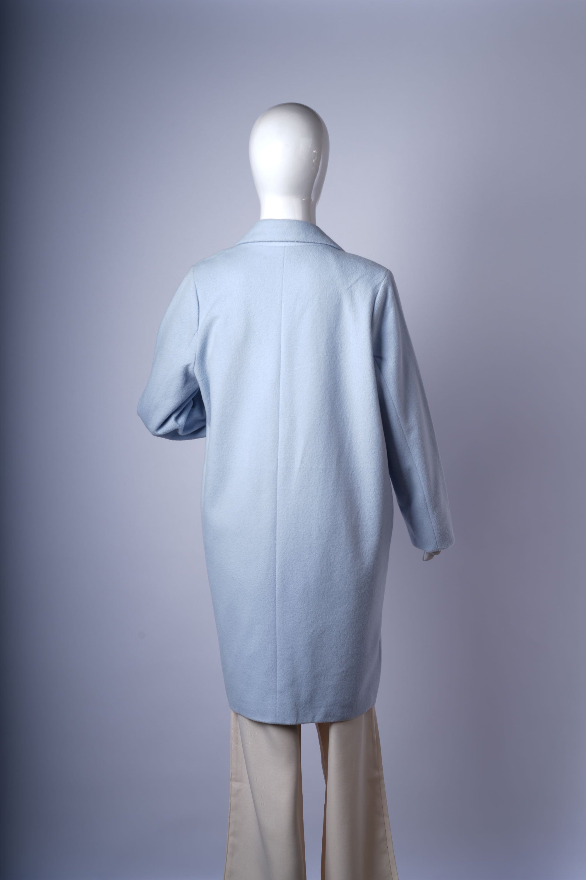Warm wool-blend light blue coat with single-breasted closure, mid-thigh cut, and refined notched lapels for women.