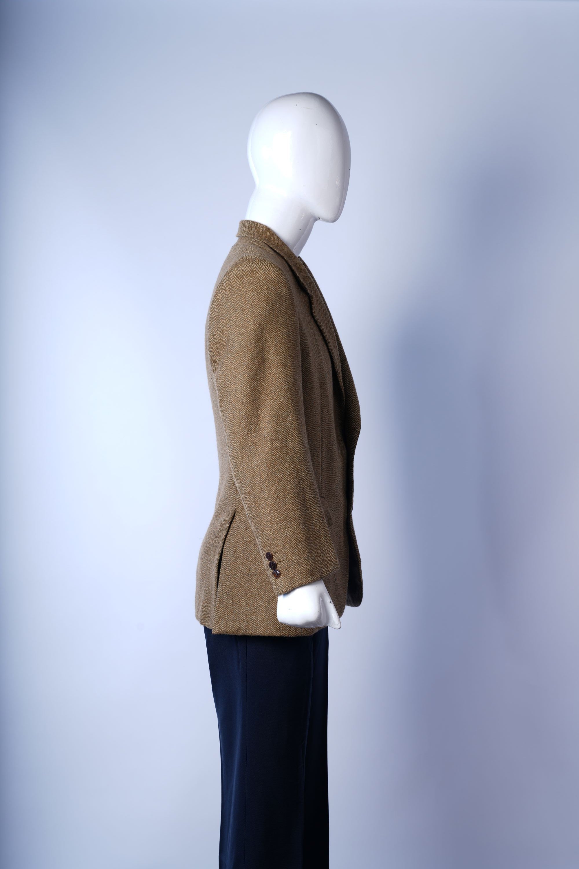 Versatile women's blazer with structured fit, two-button closure, and formal yet stylish silhouette.