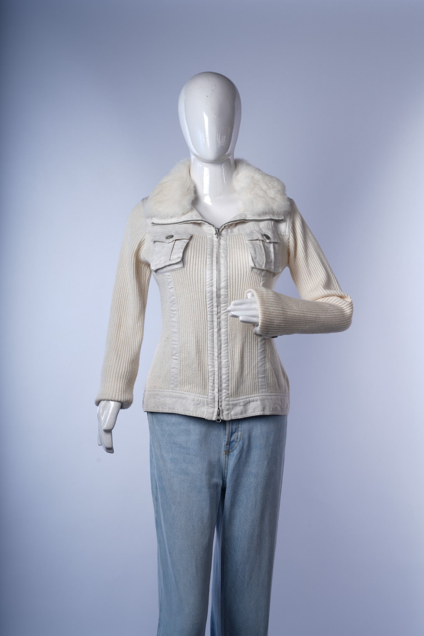 Vintage-inspired off-white jacket for women with cozy fur collar and functional pockets.