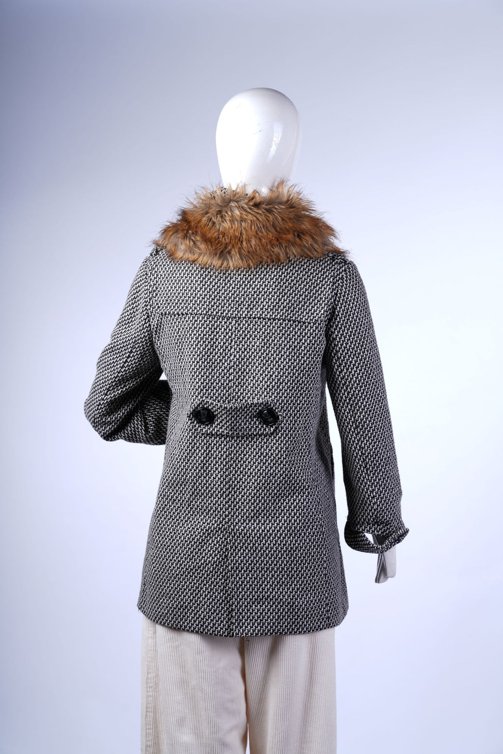 Chic women's houndstooth outerwear perfect for day-to-evening looks.