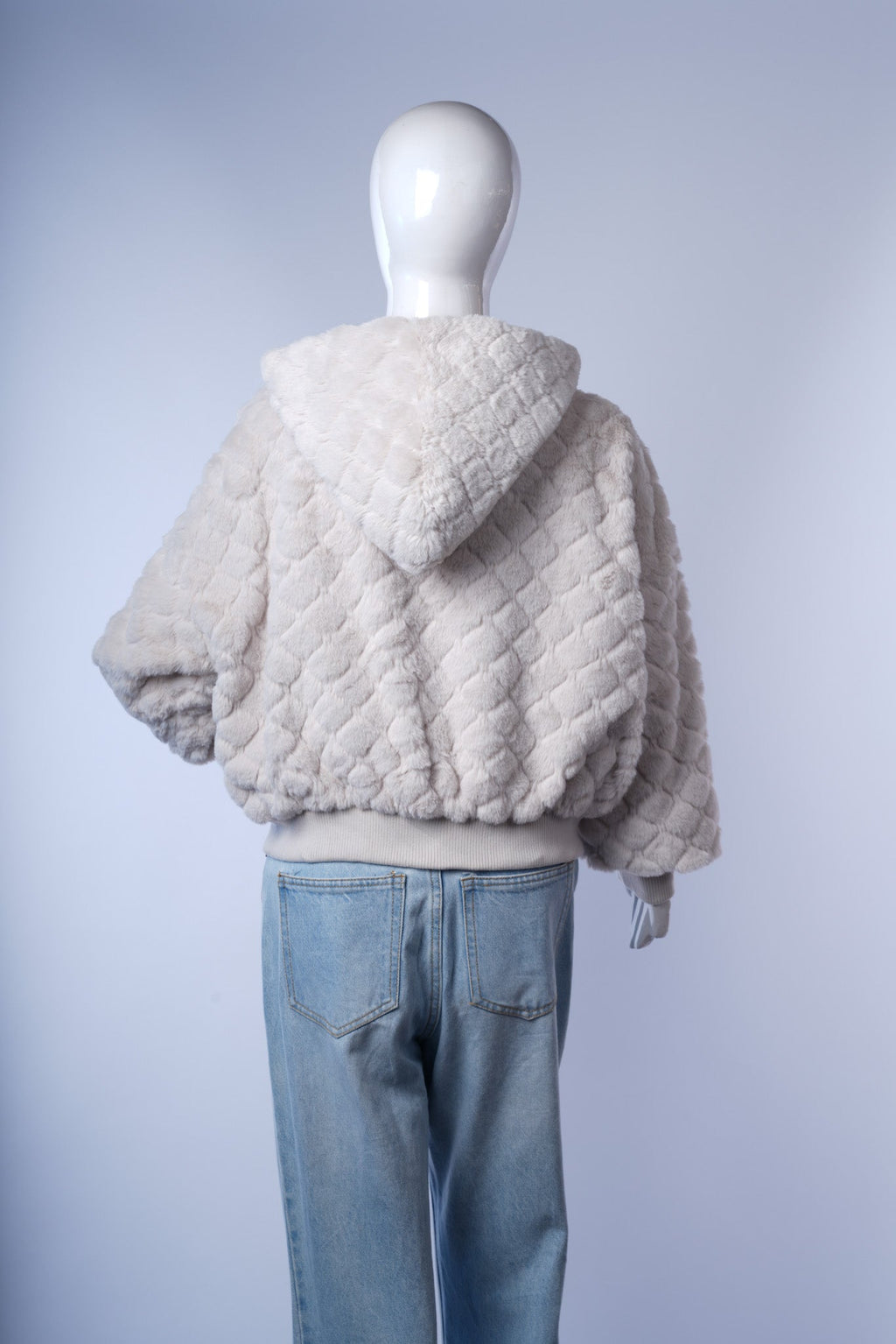 Cropped hoodie with plush fabric and hood, perfect for cozy everyday outfits.