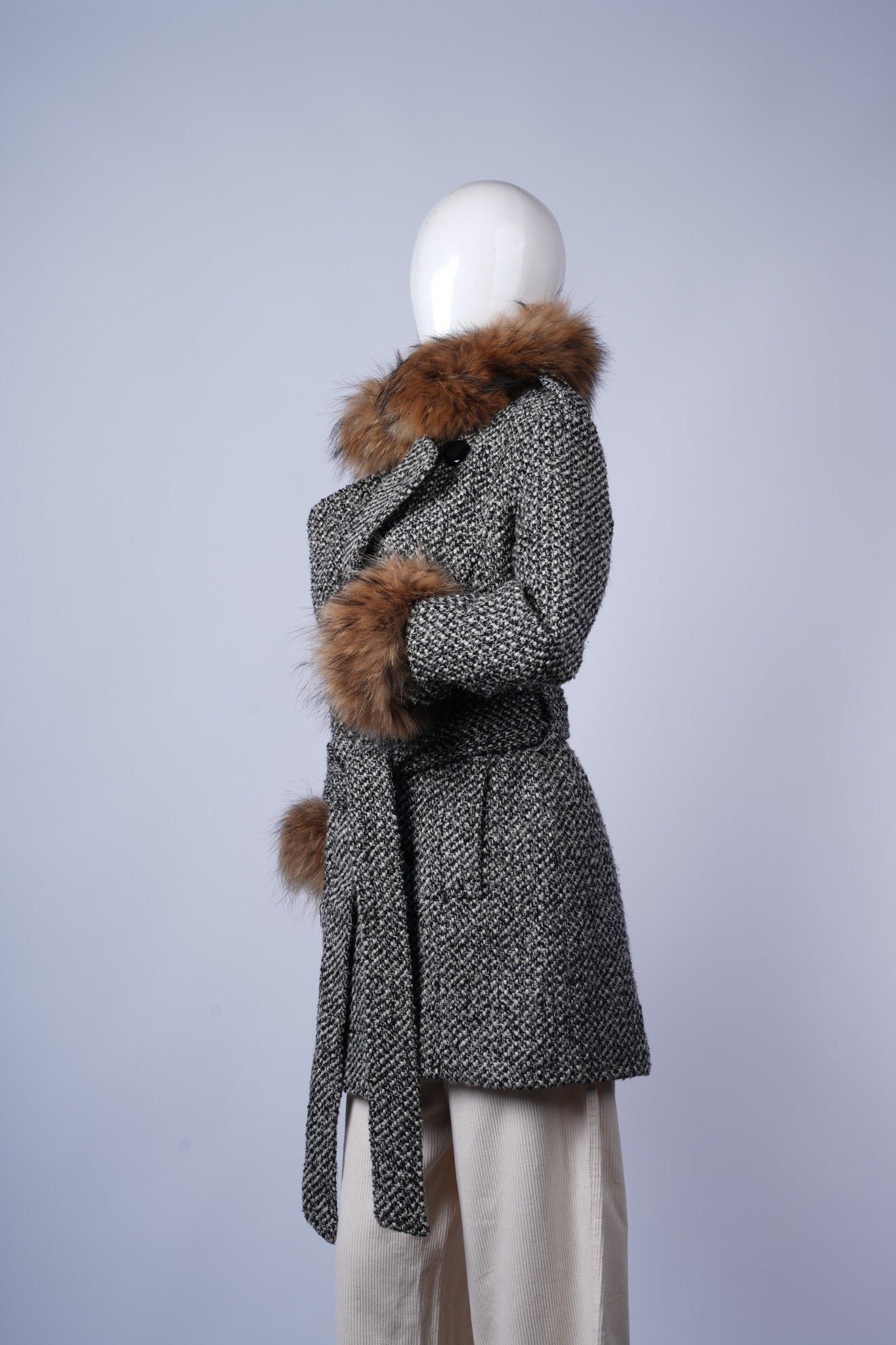 Timeless double-breasted coat with herringbone design and cozy fur collar.