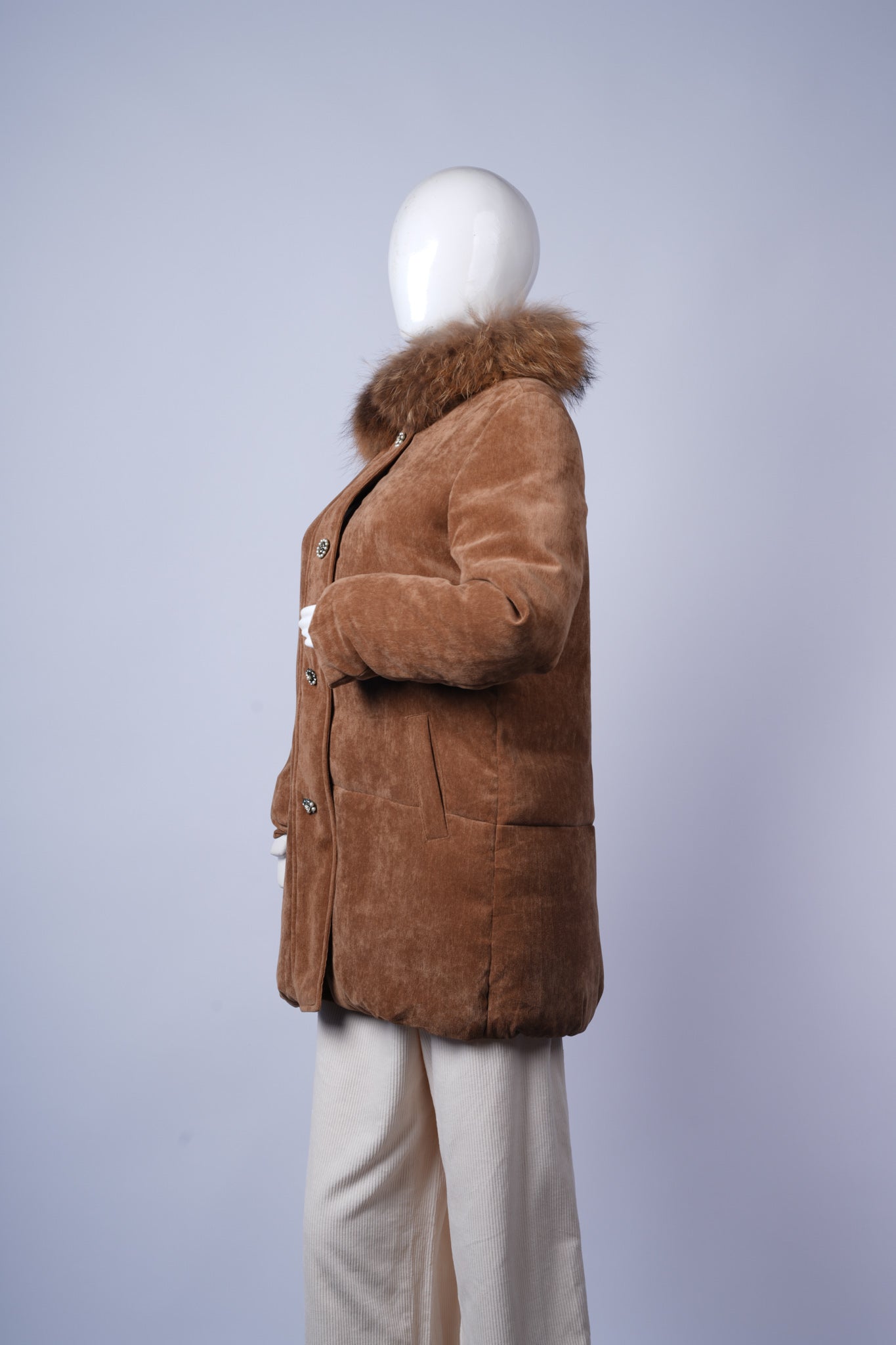 Stylish down-insulated jacket in brown with textured corduroy fabric and fur collar.