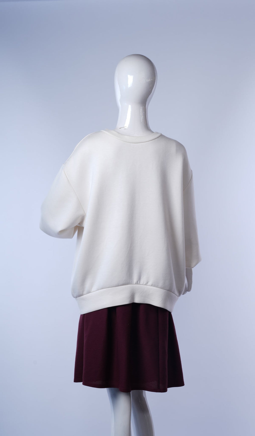 Casual white jacket with gold zipper and comfortable fit for everyday outfits.