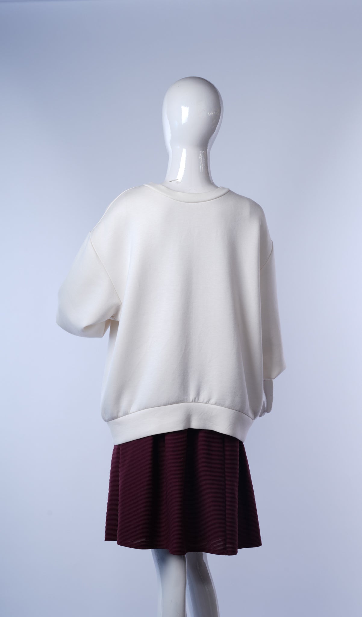 Casual white jacket with gold zipper and comfortable fit for everyday outfits.