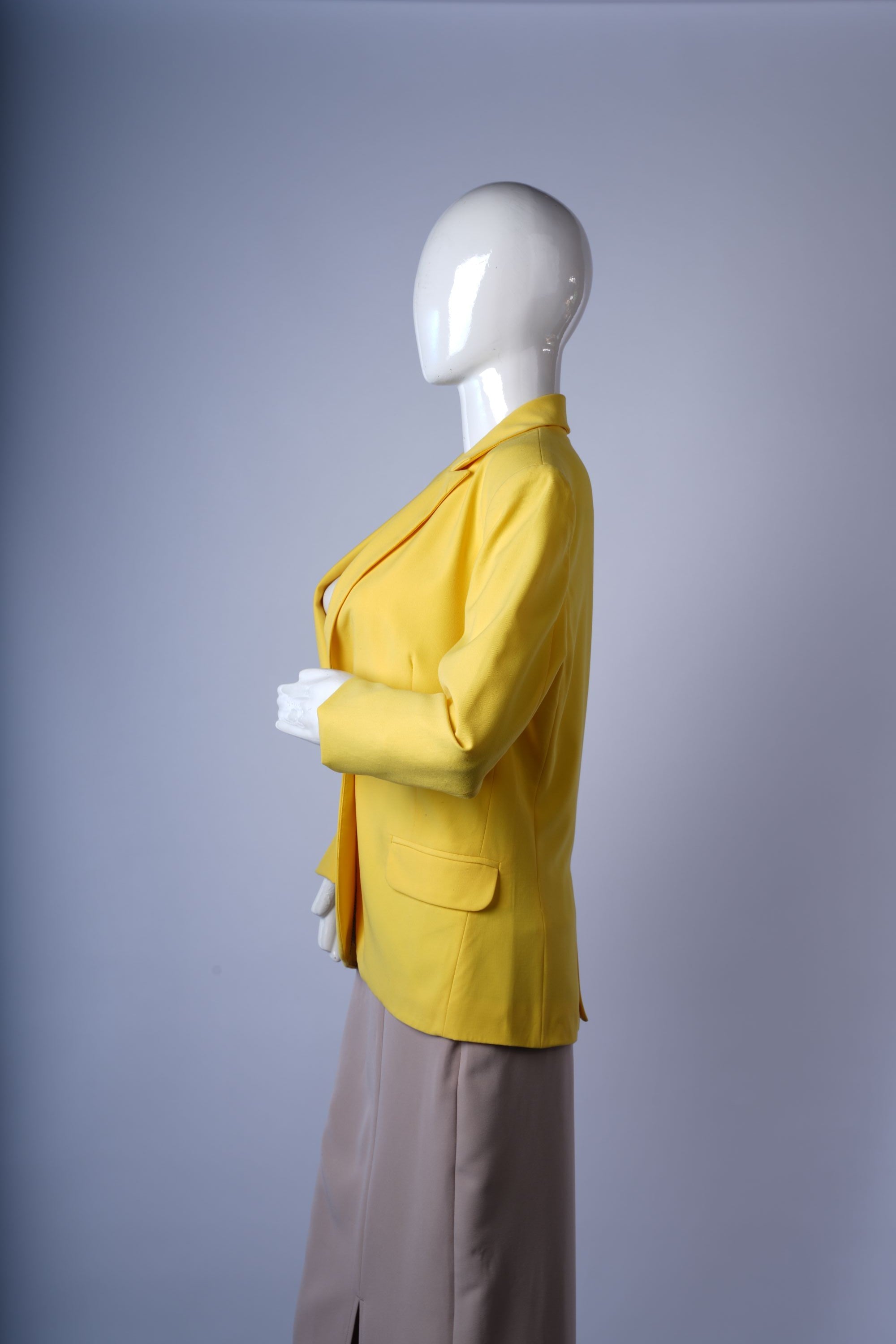 Stylish yellow blazer featuring tailored silhouette and classic lapel design.