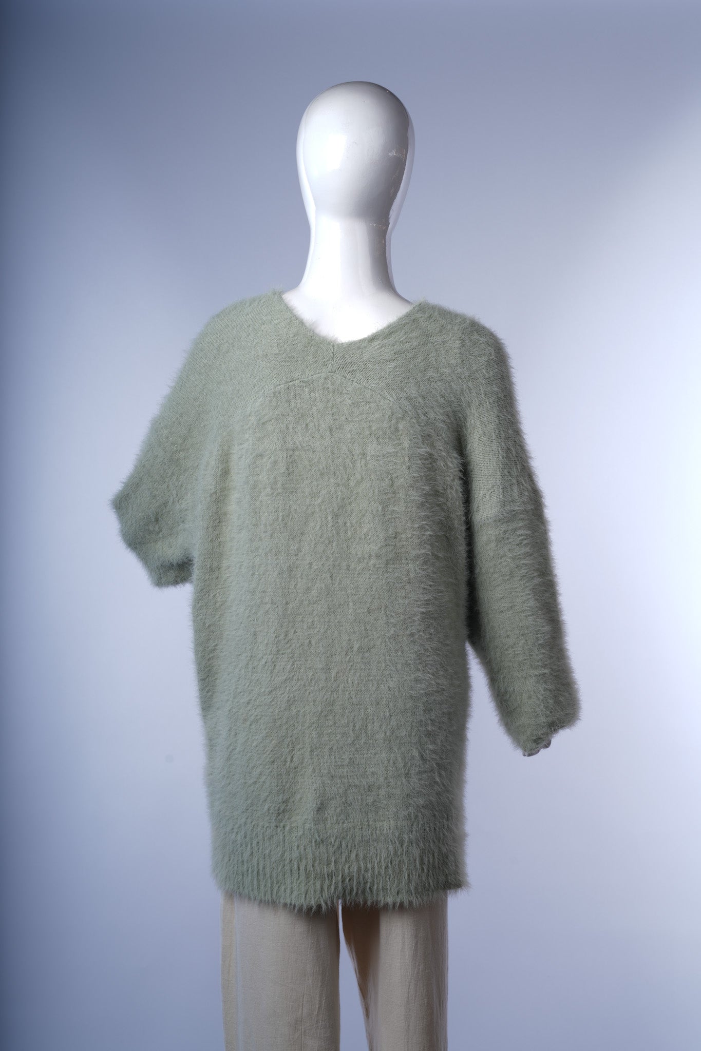 Relaxed-fit women's sweater with plush texture, perfect for everyday wear.