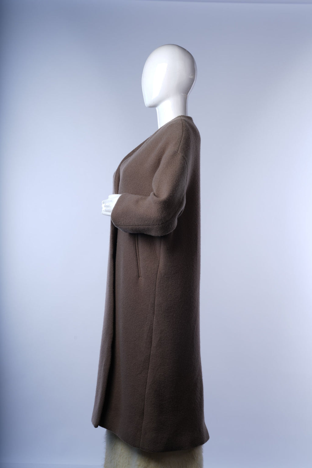 Versatile women's wool coat featuring slit pockets, satin lining, and stylish gold buttons.