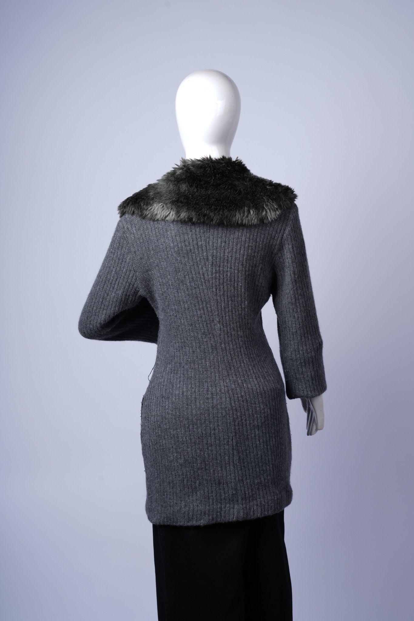  longline knitwear with soft fur collar for added warmth and elegance.