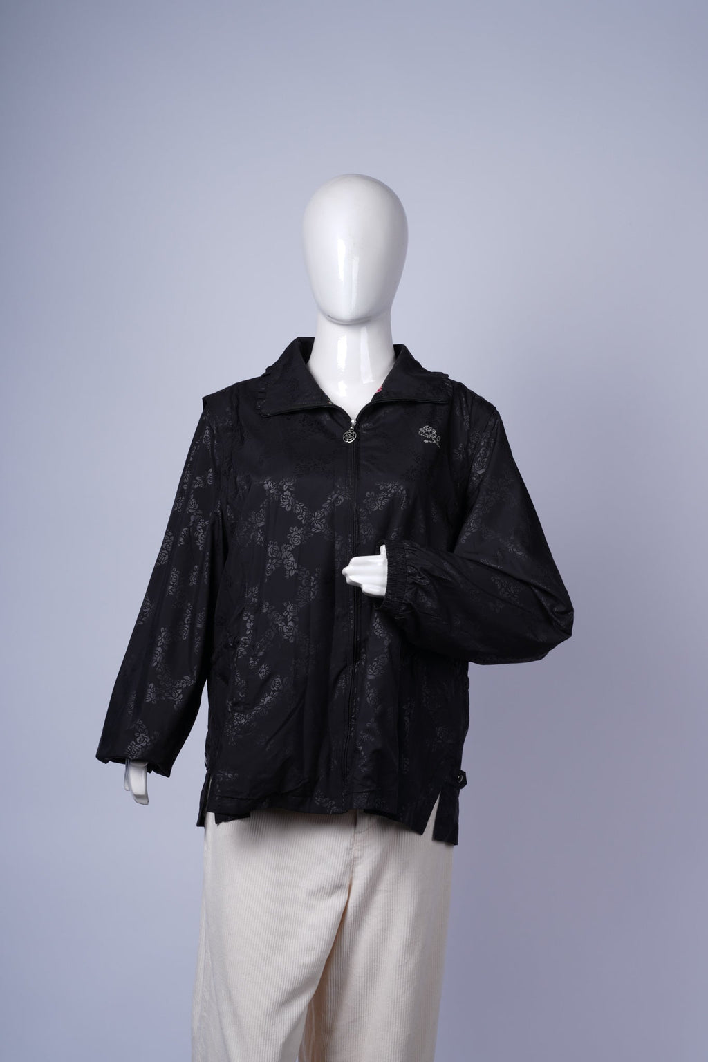 Casual patterned jacket ideal for everyday wear or outdoor activities.