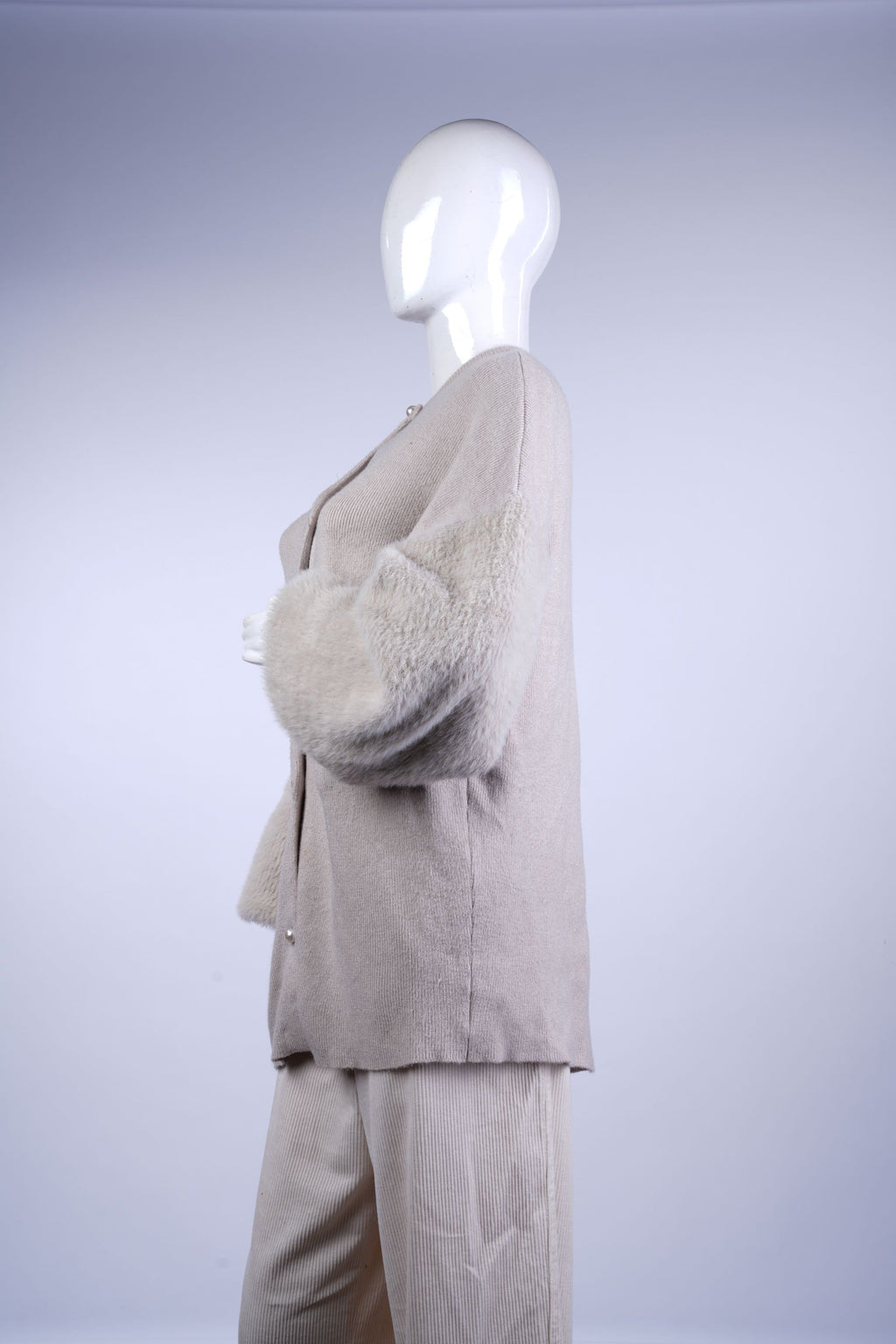 Elegant knit top with voluminous sleeves and relaxed fit for layered outfits.