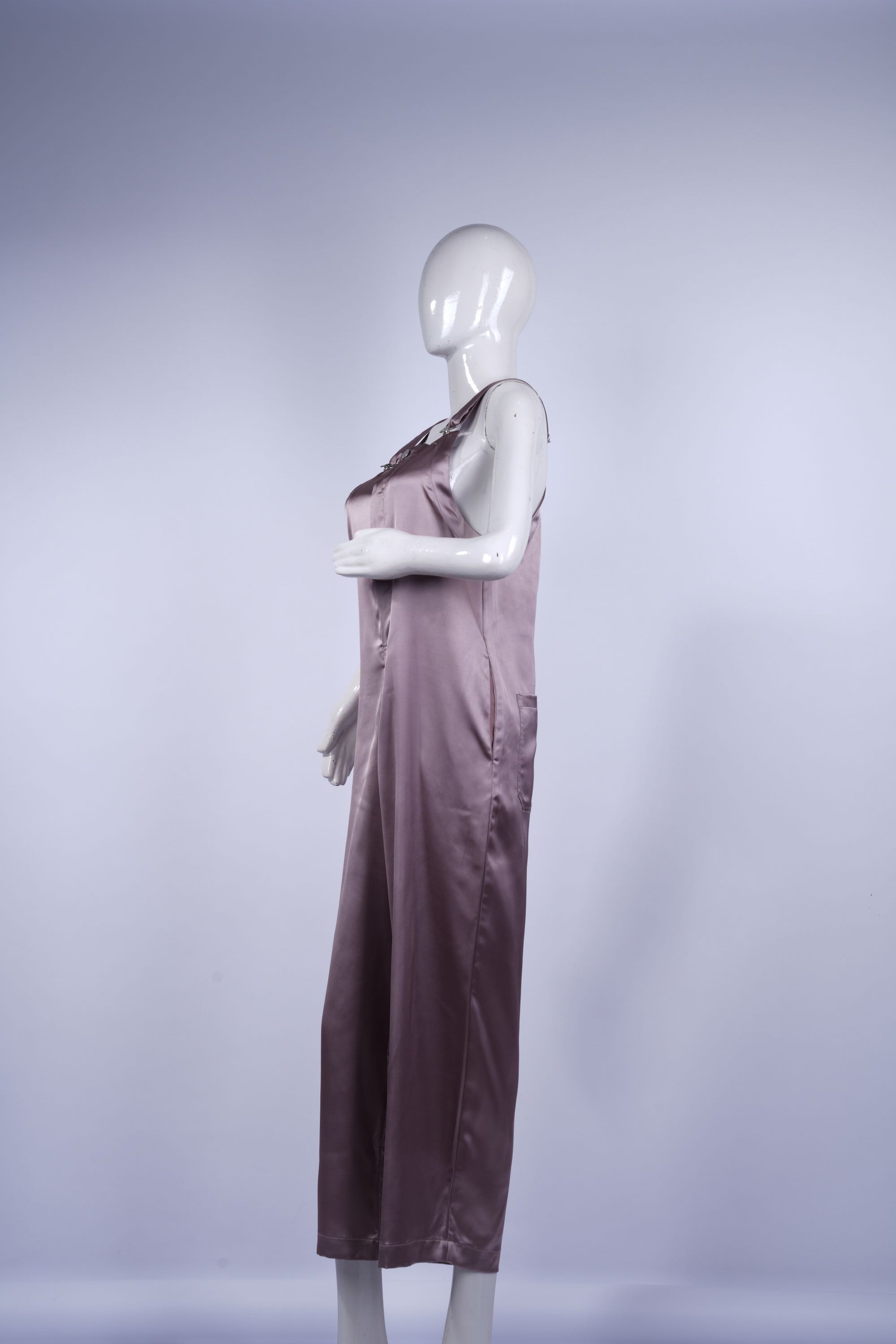 Chic sleeveless jumpsuit perfect for casual or semi-formal occasions.