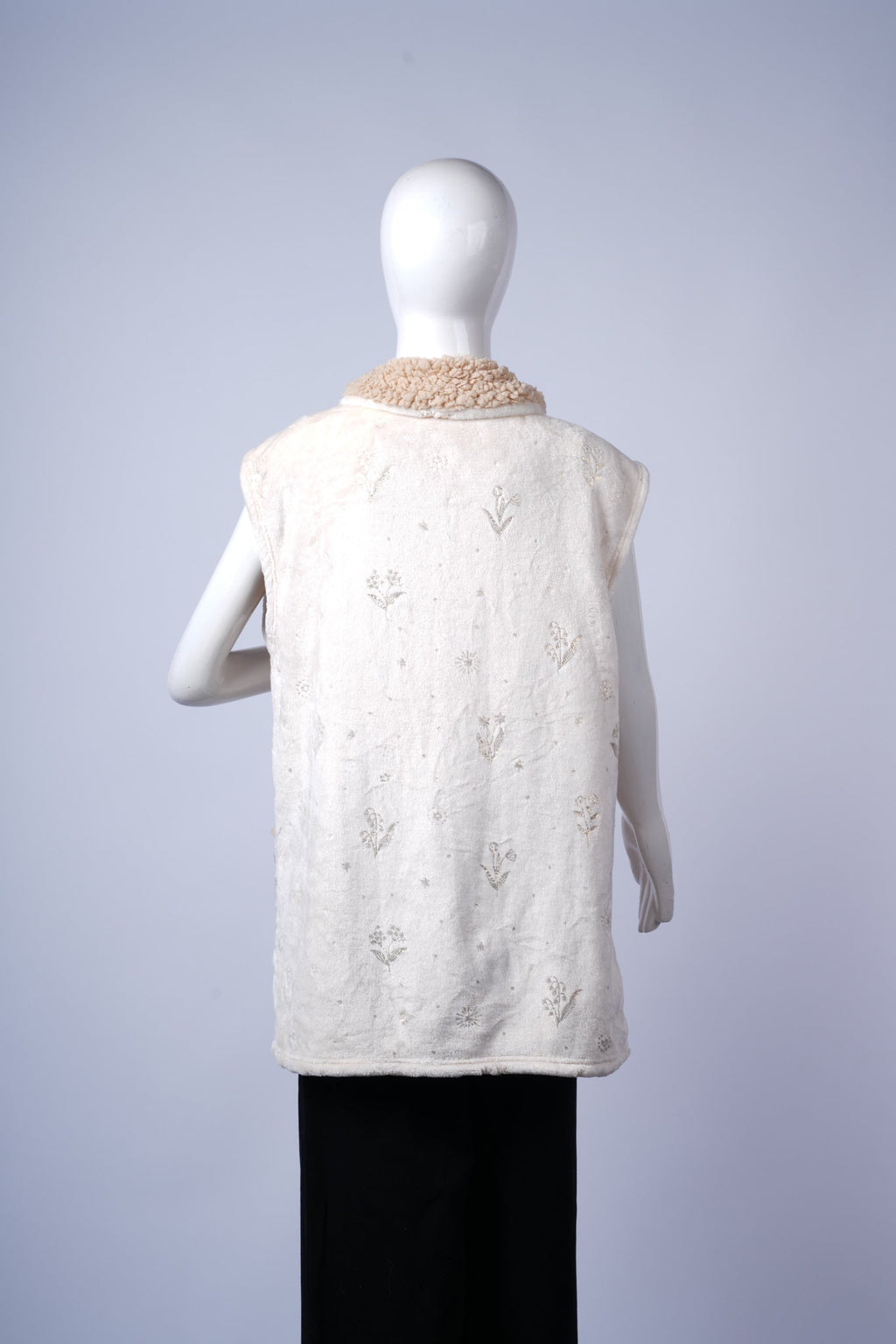 Casual sherpa vest combining comfort and versatile winter style.