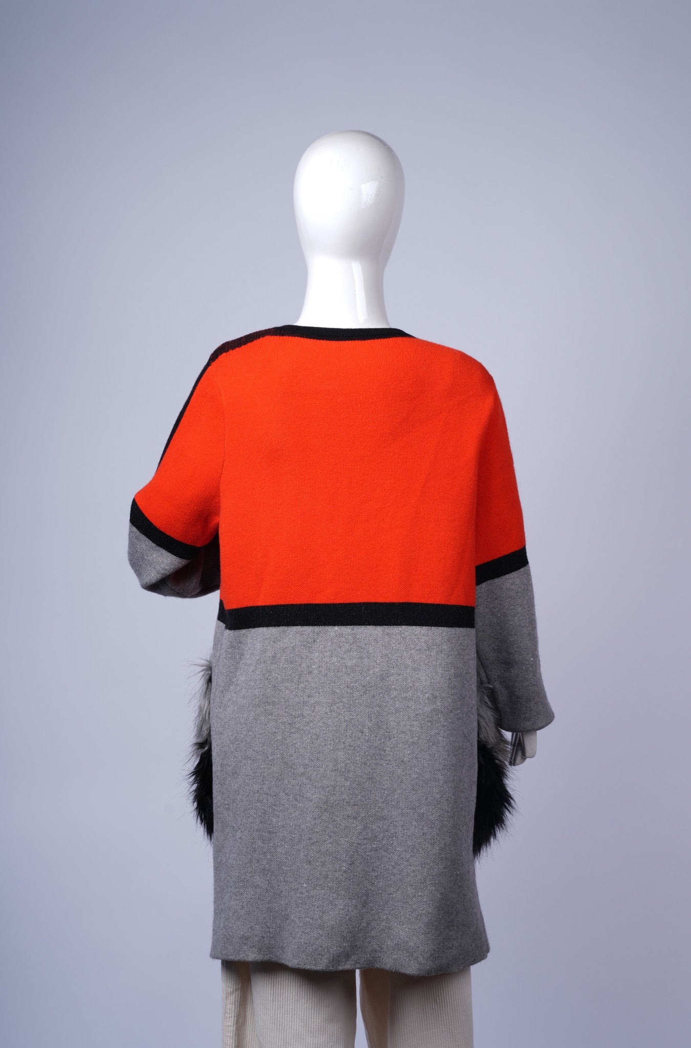 Chic long cardigan perfect for casual outfits with cozy, plush details.