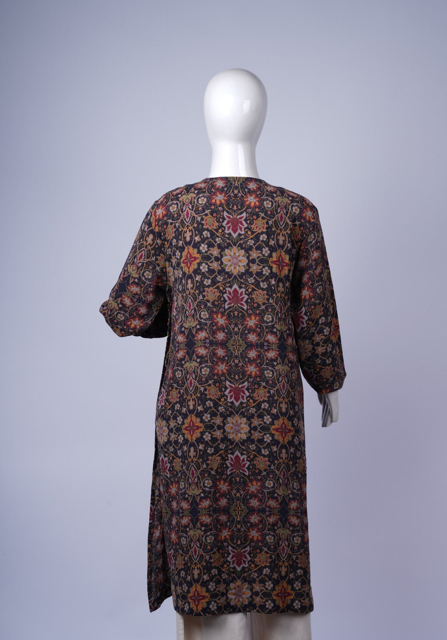 Versatile long-sleeve kaftan perfect for layering or standalone statement outfits.