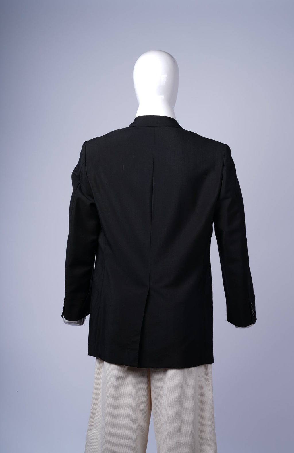 Stylish single-breasted black blazer for men, perfect for business or evening wear.