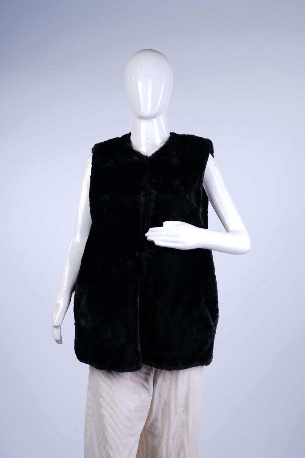 women's cozy vest ideal for adding warmth and style to casual or dressy outfits.
