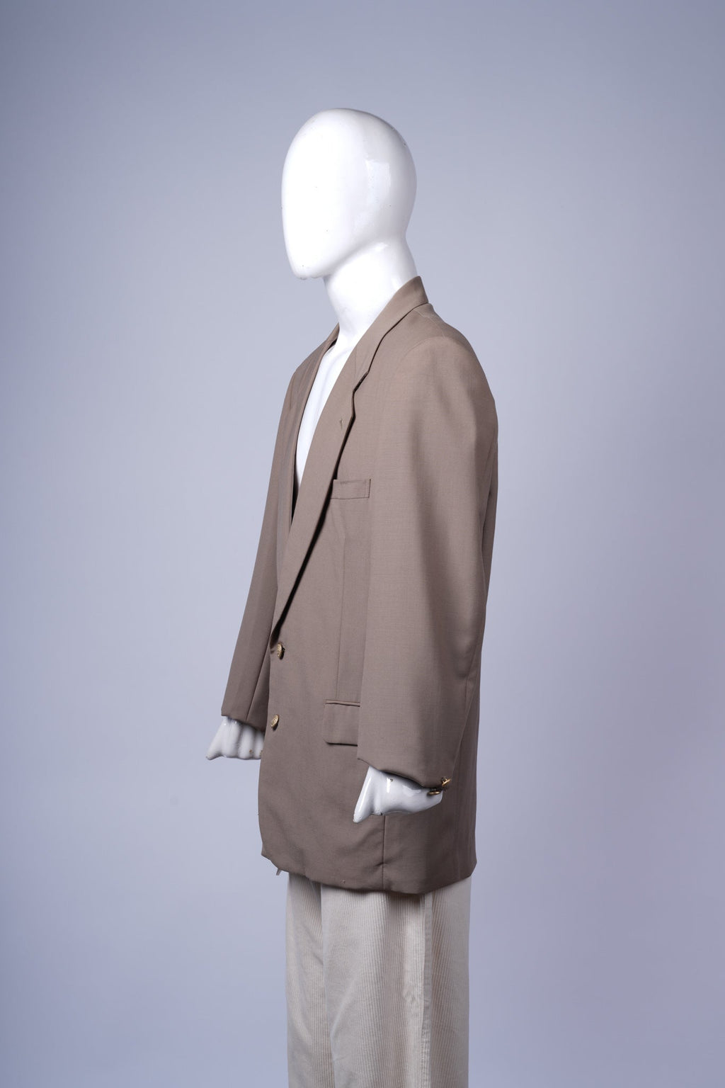 Versatile women's blazer in beige with classic notched lapel design.