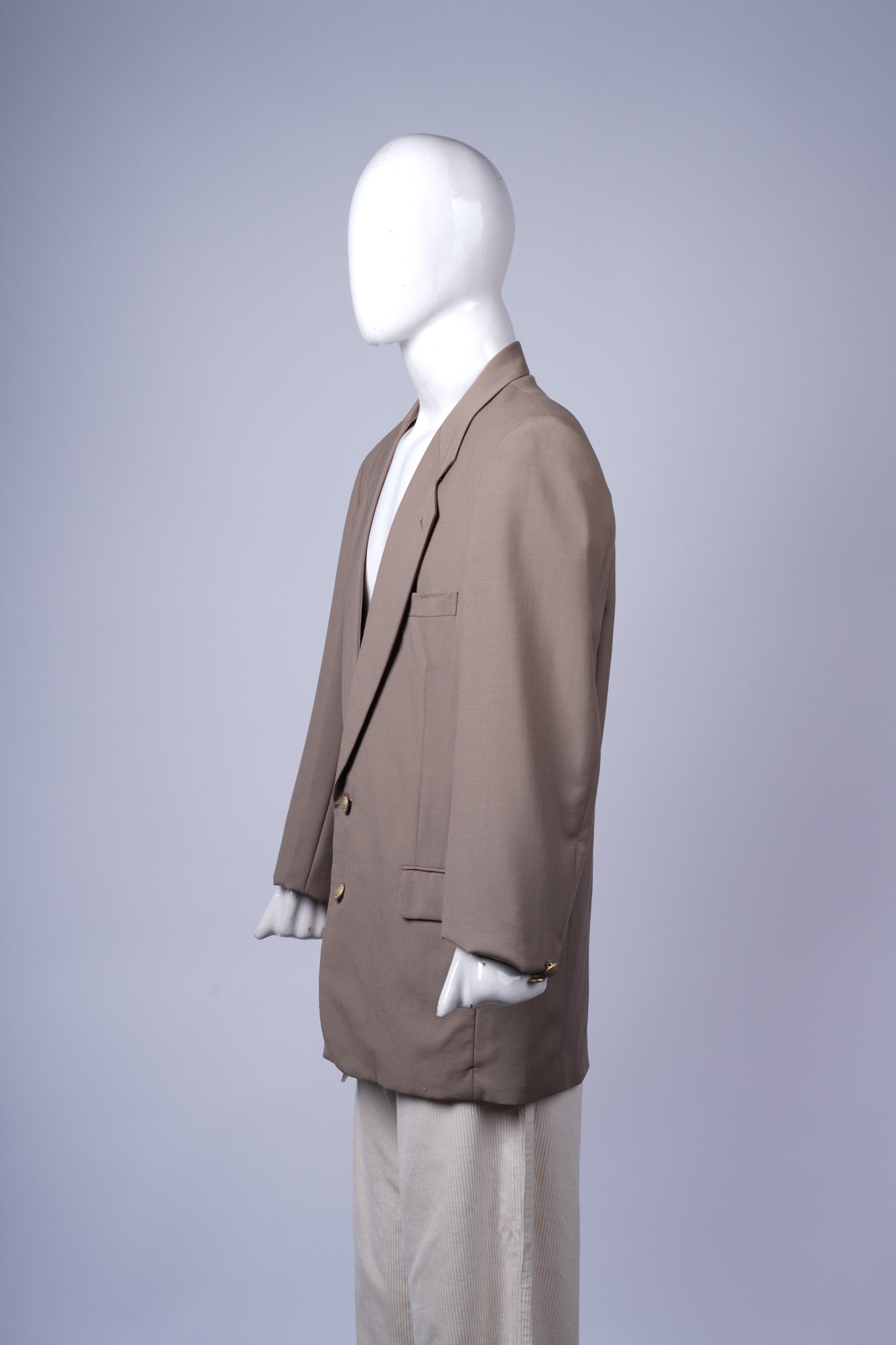 Versatile women's blazer in beige with classic notched lapel design.