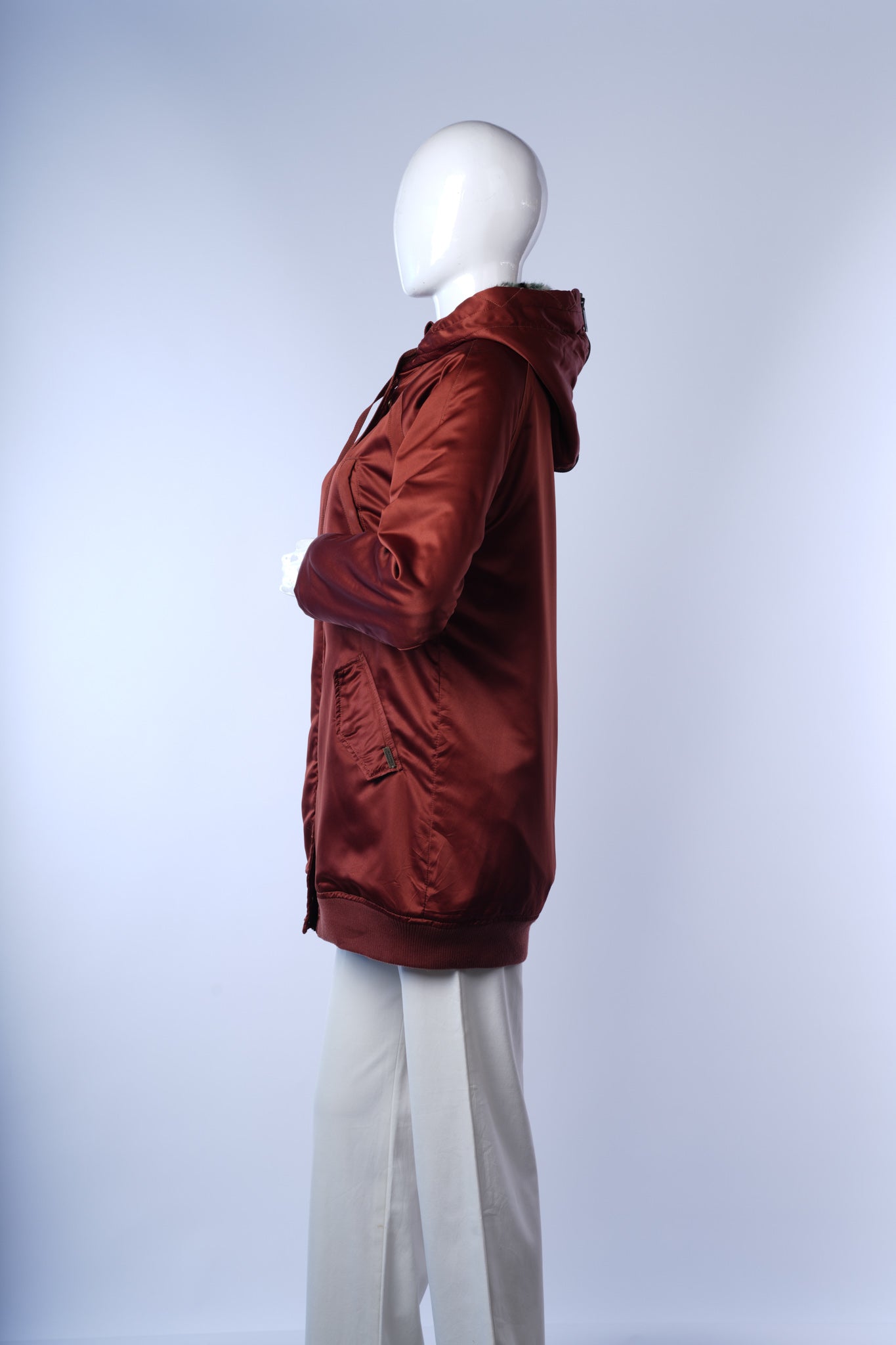 Stylish women's quilted jacket in rust, perfect for cool-weather layering.