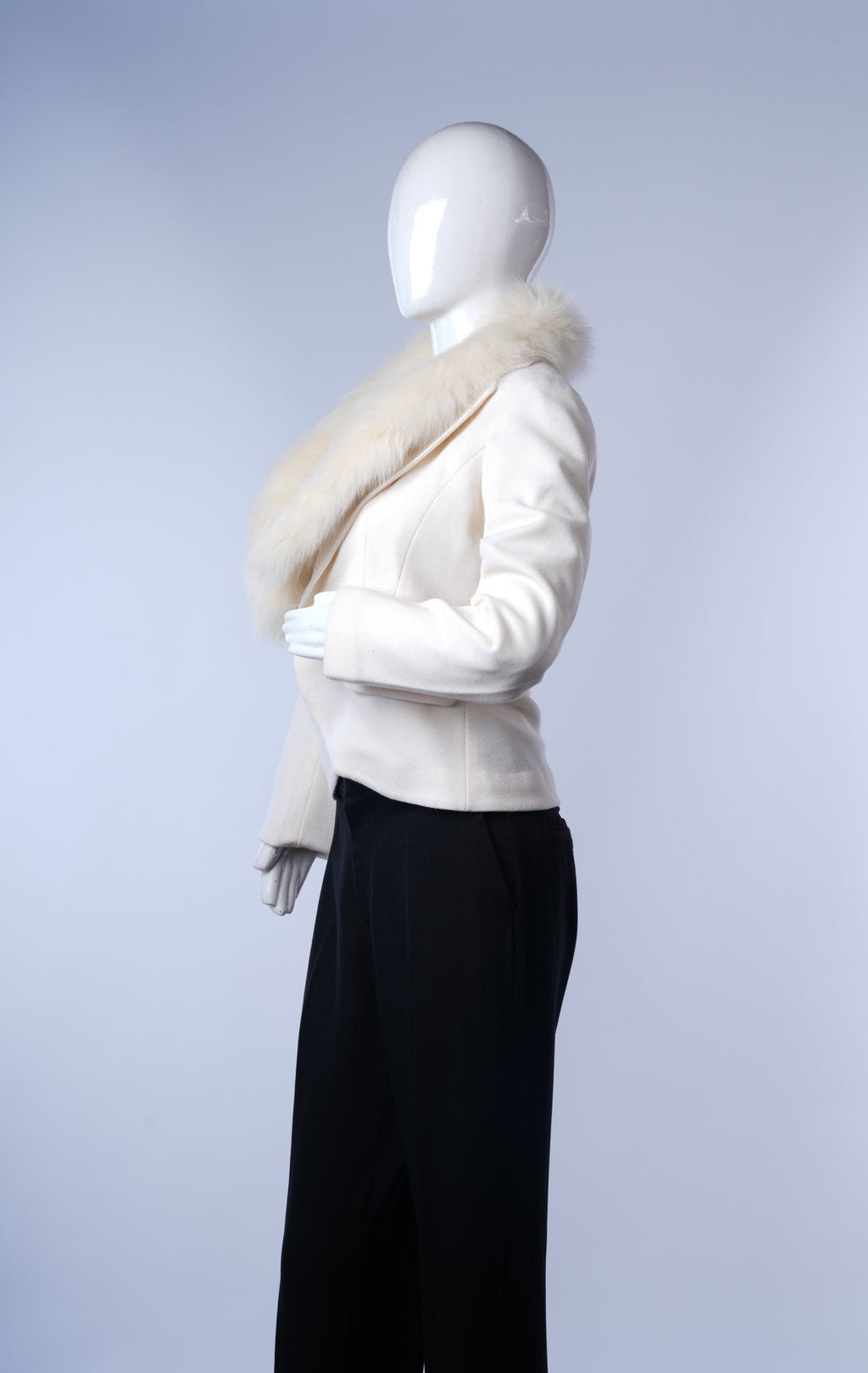 CIL BEE single-button blazer ideal for professional or semi-formal styling.