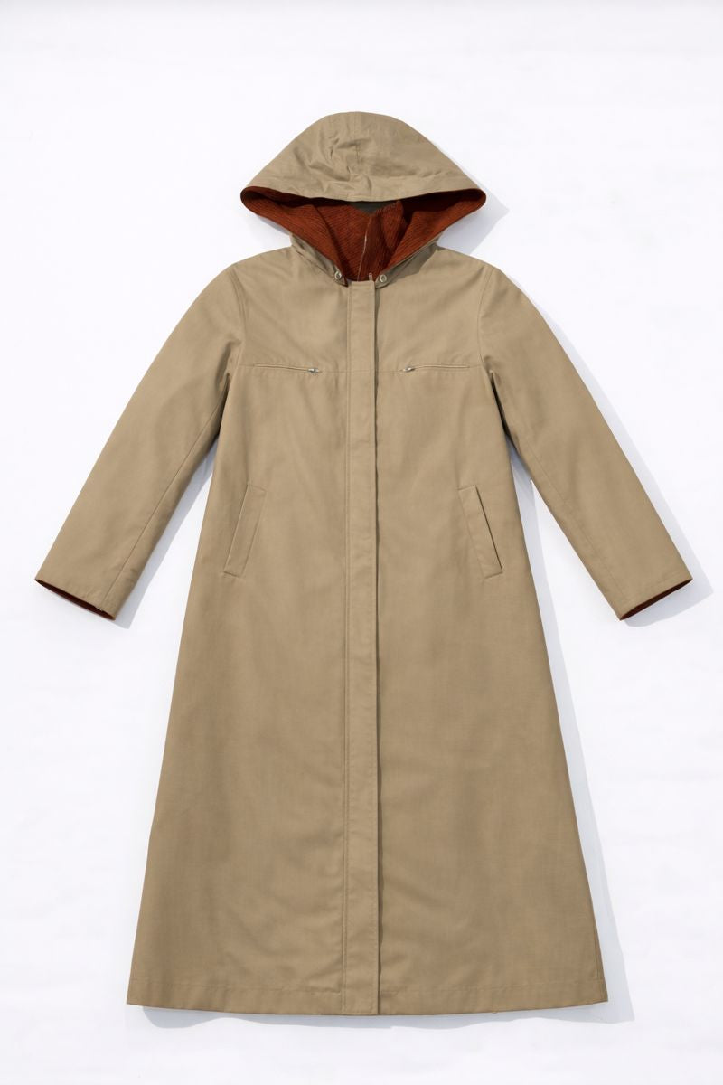 Long hooded single-breasted coat with subtle seams and front pockets