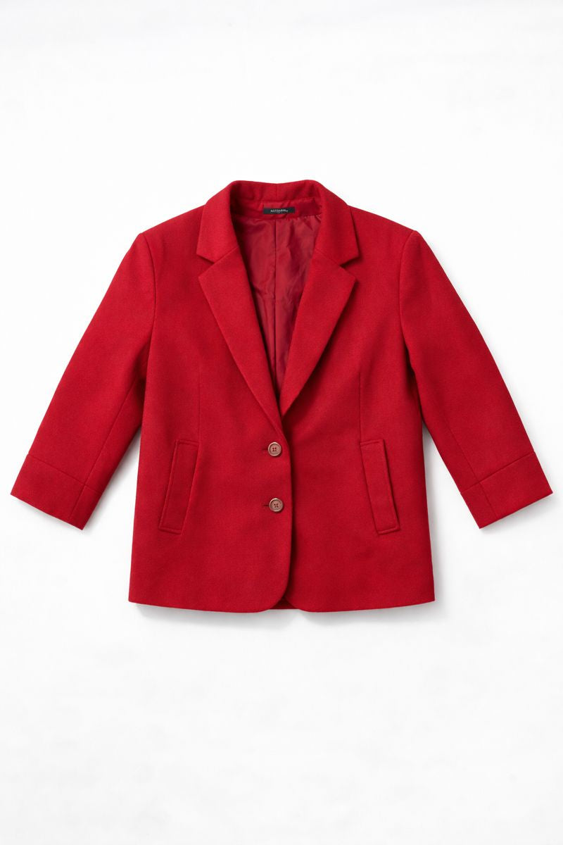 Single button tailored blazer with notched lapel and flap pockets