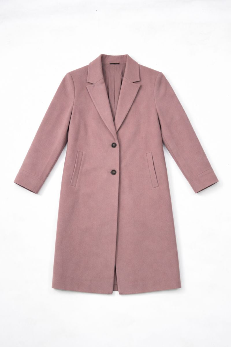Tailored mid length coat with notched lapel and button closure